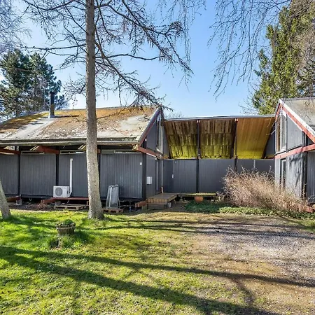 2 Bedroom Cozy In Dronningmolle