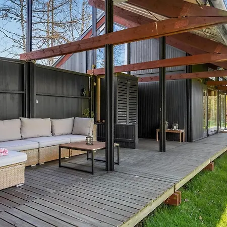 2 Bedroom Cozy In Dronningmolle