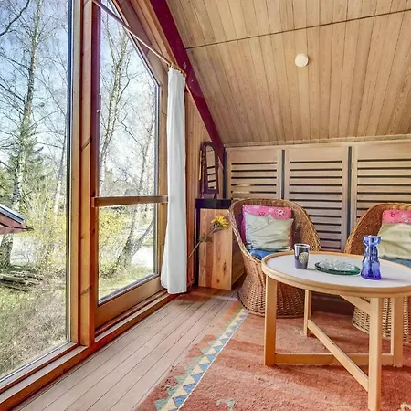 2 Bedroom Cozy In Dronningmolle