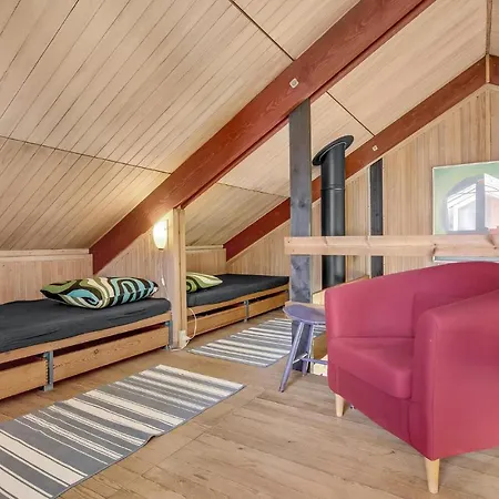 2 Bedroom Cozy In Holiday home