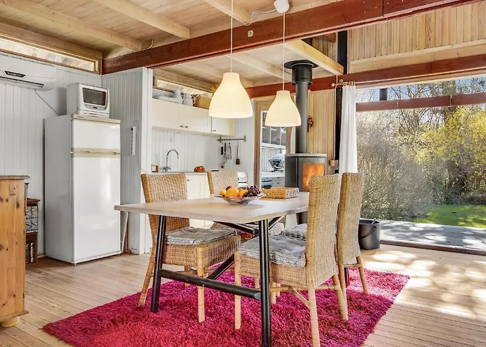 別荘 2 Bedroom Cozy In Dronningmølle